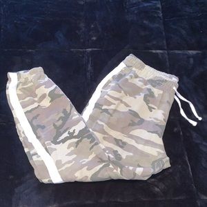 Camo sweats white stripe